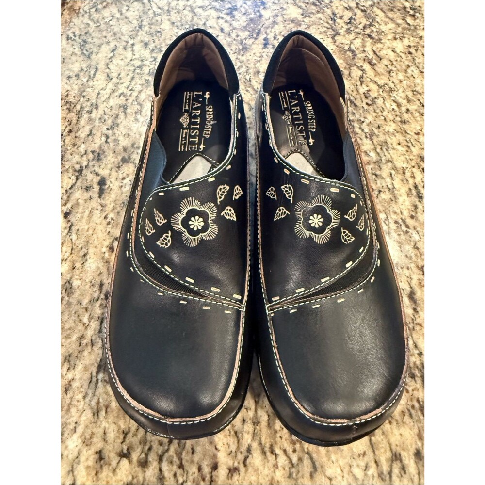 L'Artiste by Spring Step Black Floral Leather Clogs